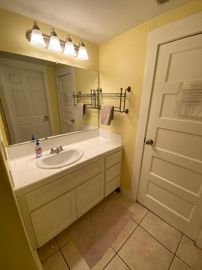 Private Large La Bedroom W Private Half-Bathroom - Ac - Wifi - Private Fridge Near Usc - Exposition Park - Usc Memorial Coliseum - Banc Of California Stadium - Downtown Los Angeles Dtla - University Of Southern California Usc! Εξωτερικό φωτογραφία